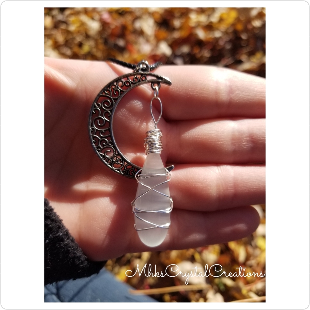 SOLD⭐Handwrapped Monalisa crystal with crescent moon charm necklace